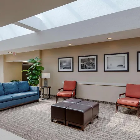 Comfort Inn The Pointe-2